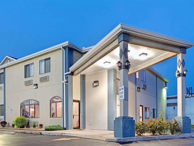 Travelodge By Wyndham St. Louis Berkeley Екстериор снимка