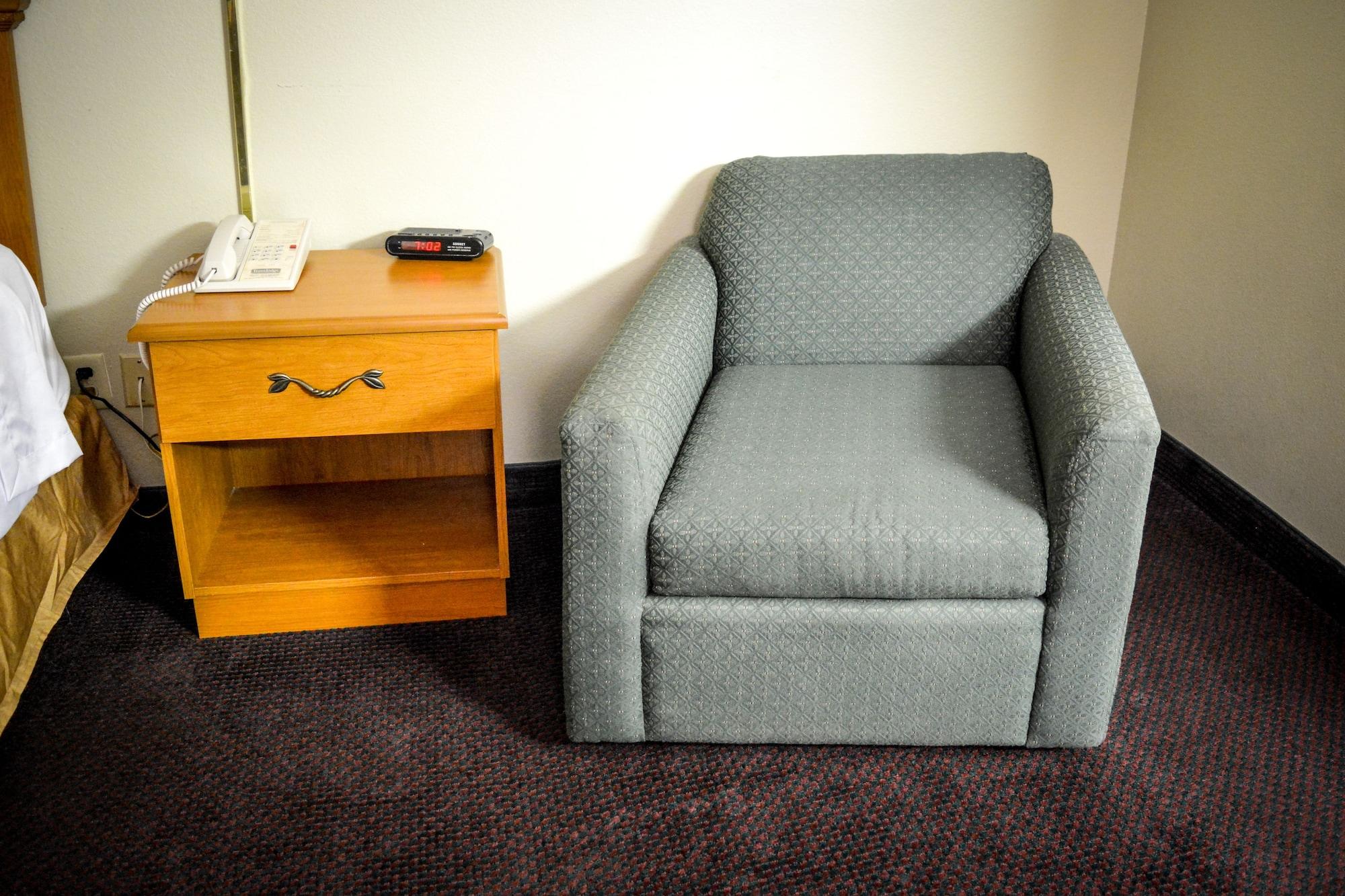 Travelodge By Wyndham St. Louis Berkeley Екстериор снимка