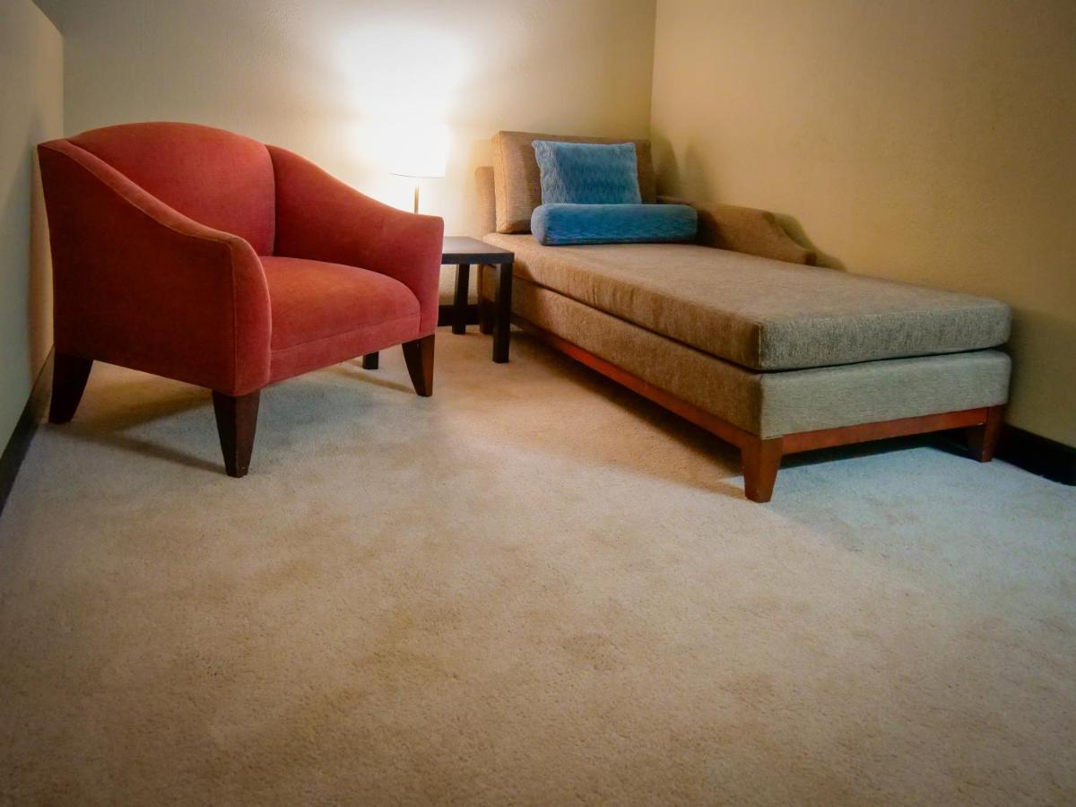 Travelodge By Wyndham St. Louis Berkeley Екстериор снимка