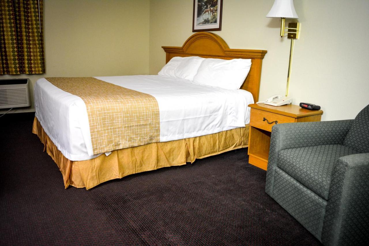 Travelodge By Wyndham St. Louis Berkeley Екстериор снимка
