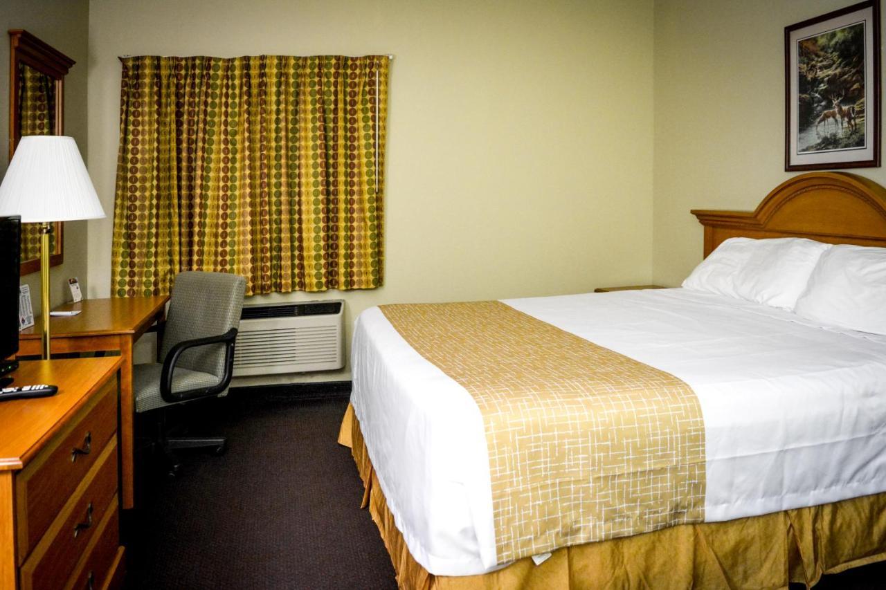 Travelodge By Wyndham St. Louis Berkeley Екстериор снимка