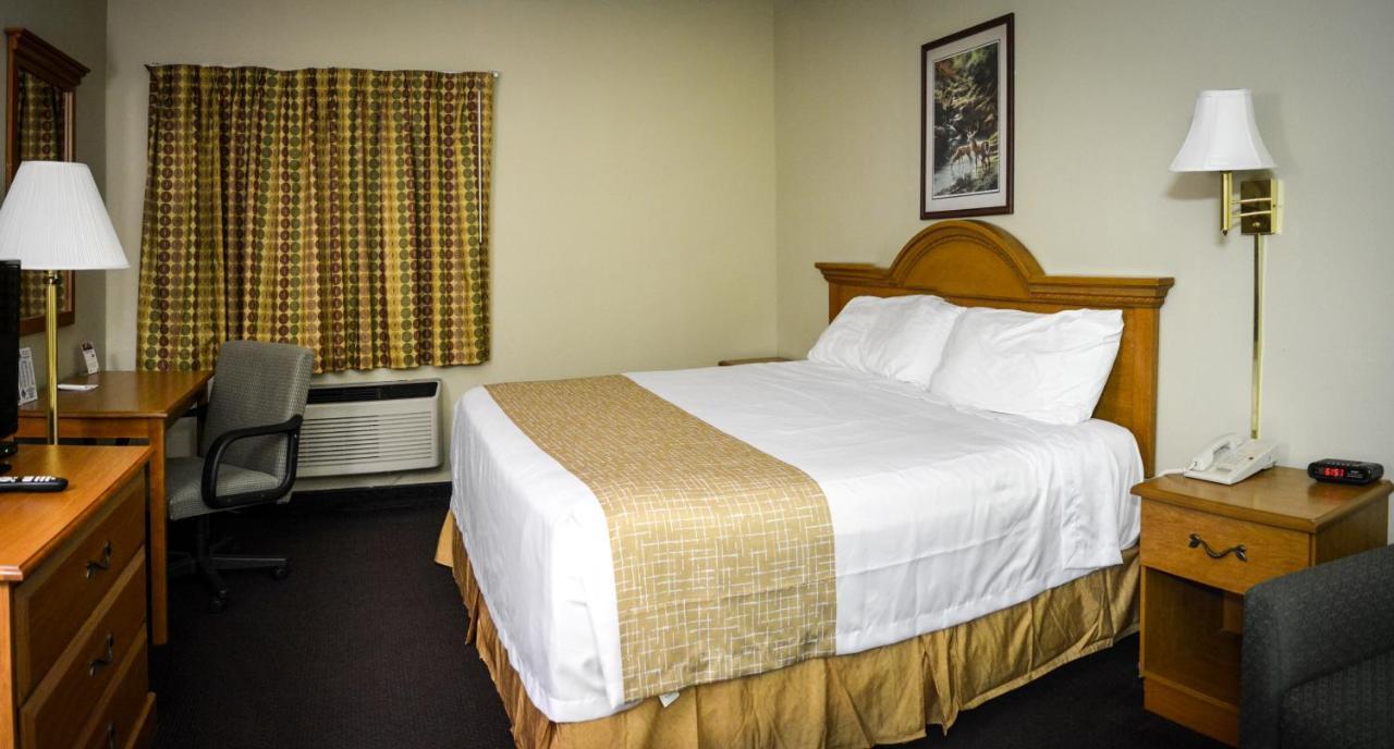 Travelodge By Wyndham St. Louis Berkeley Екстериор снимка